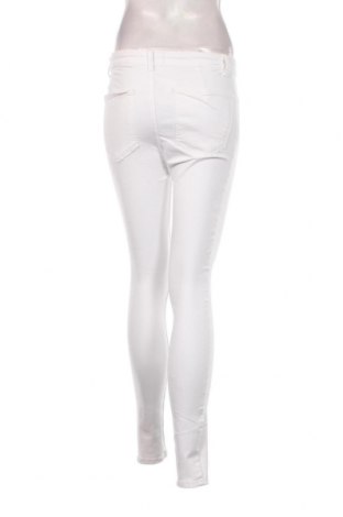 Дамски дънки Zara, Размер S, Цвят Бял, Цена 15,60 лв.