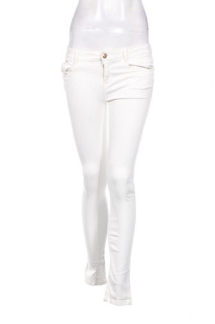 Дамски дънки Zara Trafaluc, Размер S, Цвят Бял, Цена 13,50 лв.