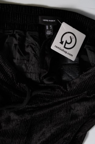Pantaloni de velvet de femei Vero Moda, Mărime S, Culoare Negru, Preț 67,30 Lei