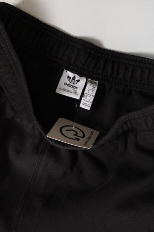 Дамски къс панталон Adidas Originals, Размер L, Цвят Черен, Цена 34,00 лв.