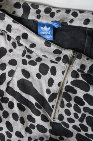 Női rövidnadrág Adidas Originals, Méret M, Szín Sokszínű, Ár 4 080 Ft