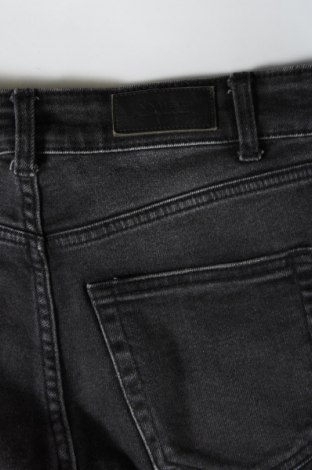 Дамски къс панталон Amisu, Размер S, Цвят Черен, Цена 10,16 лв.