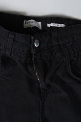 Pantaloni scurți de femei Bershka, Mărime S, Culoare Negru, Preț 26,99 Lei