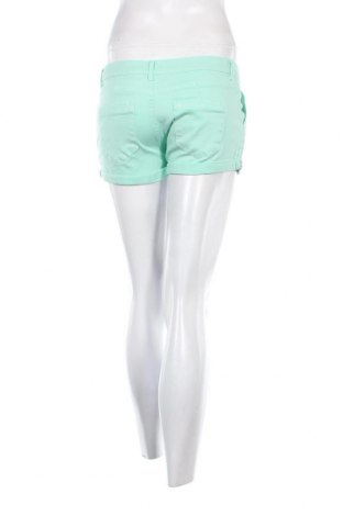 Дамски къс панталон Bershka, Размер S, Цвят Зелен, Цена 5,70 лв.