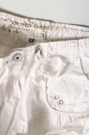 Дамски къс панталон Blind Date, Размер S, Цвят Бял, Цена 6,08 лв.