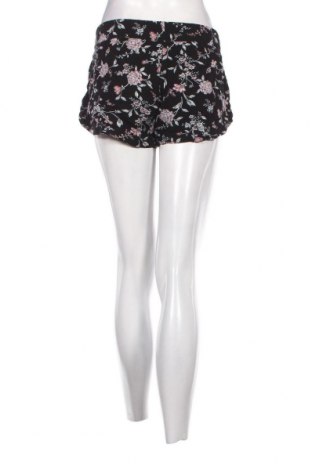 Γυναικείο κοντό παντελόνι Colloseum, Μέγεθος S, Χρώμα Μαύρο, Τιμή 3,53 €