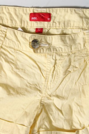 Γυναικείο κοντό παντελόνι Edc By Esprit, Μέγεθος M, Χρώμα Κίτρινο, Τιμή 6,31 €