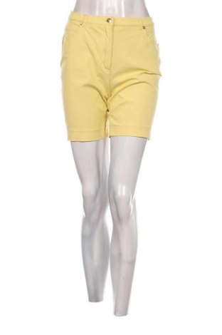 Pantaloni scurți de femei Escada, Mărime S, Culoare Galben, Preț 252,55 Lei
