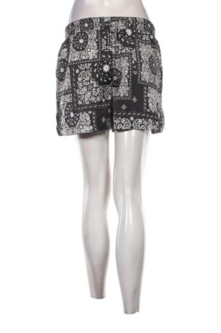 Γυναικείο κοντό παντελόνι Fb Sister, Μέγεθος L, Χρώμα Πολύχρωμο, Τιμή 6,35 €