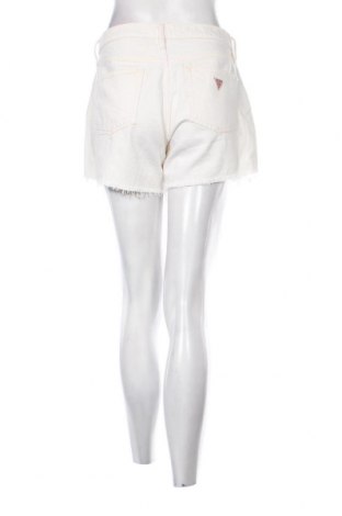 Γυναικείο κοντό παντελόνι Guess, Μέγεθος M, Χρώμα Εκρού, Τιμή 80,41 €
