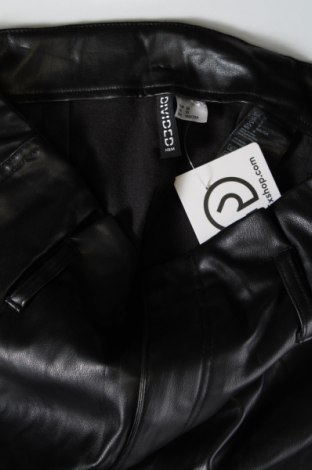 Дамски къс панталон H&M Divided, Размер M, Цвят Черен, Цена 8,17 лв.