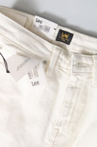 Дамски къс панталон Lee, Размер XS, Цвят Бял, Цена 49,49 лв.