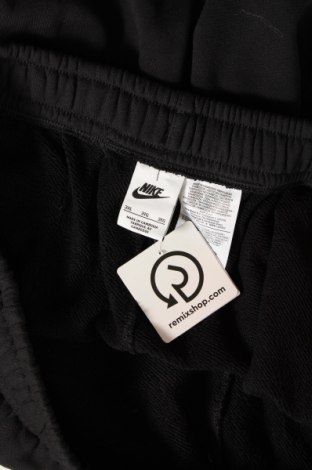 Pantaloni scurți de femei Nike, Mărime 3XL, Culoare Negru, Preț 139,31 Lei