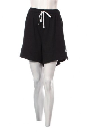 Дамски къс панталон Nike, Размер 3XL, Цвят Черен, Цена 42,35 лв.