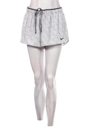 Дамски къс панталон Nike, Размер XL, Цвят Многоцветен, Цена 18,70 лв.