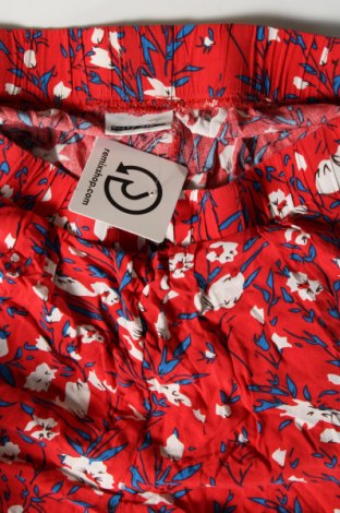 Damen Shorts Noisy May, Größe L, Farbe Rot, Preis € 13,22