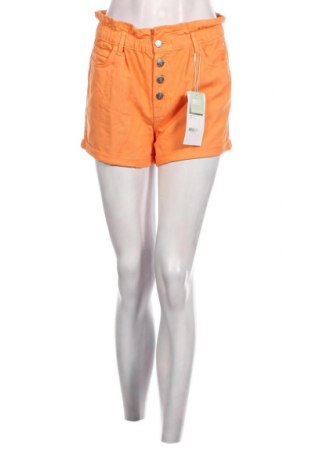 Дамски къс панталон ONLY, Размер S, Цвят Оранжев, Цена 54,15 лв.
