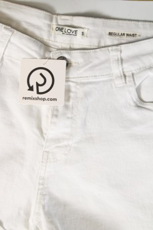 Дамски къс панталон One Love, Размер S, Цвят Бял, Цена 9,80 лв.