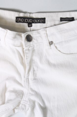 Γυναικείο κοντό παντελόνι One Love, Μέγεθος XS, Χρώμα Λευκό, Τιμή 9,00 €