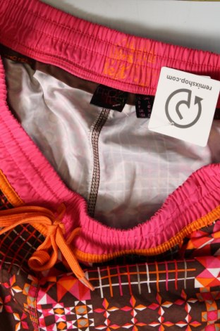 Γυναικείο κοντό παντελόνι Protest, Μέγεθος L, Χρώμα Πολύχρωμο, Τιμή 9,91 €