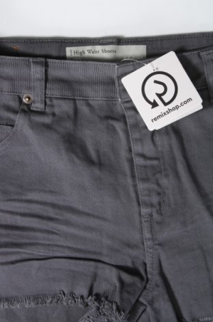 Pantaloni scurți de femei Subdued, Mărime S, Culoare Gri, Preț 27,96 Lei