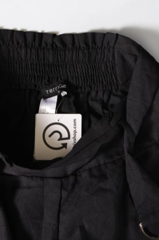 Γυναικείο κοντό παντελόνι Terranova, Μέγεθος S, Χρώμα Μαύρο, Τιμή 11,75 €