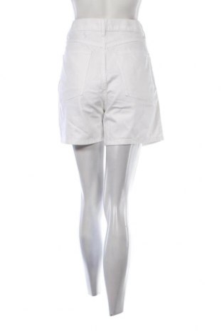 Дамски къс панталон Uniqlo, Размер M, Цвят Бял, Цена 34,00 лв.