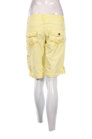 Дамски къс панталон Urban Surface, Размер M, Цвят Бял, Цена 36,10 лв.