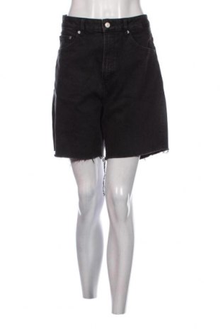 Γυναικείο κοντό παντελόνι Weekday, Μέγεθος L, Χρώμα Μαύρο, Τιμή 17,32 €