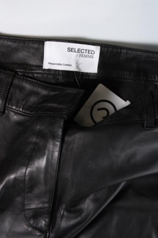 Γυναικείο παντελόνι δερμάτινο Selected Femme, Μέγεθος M, Χρώμα Μαύρο, Τιμή 201,55 €