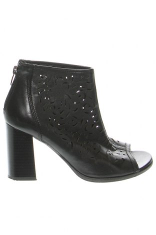 Дамски обувки Lasocki, Размер 37, Цвят Черен, Цена 43,79 лв.