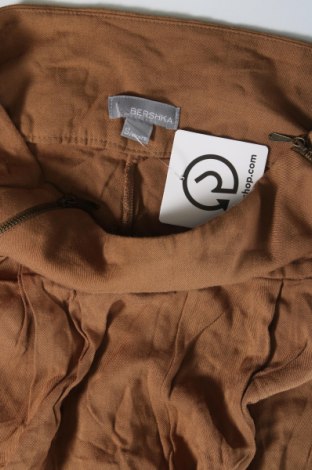 Дамски панталон Bershka, Размер S, Цвят Кафяв, Цена 16,54 лв.