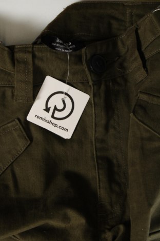 Damenhose Bershka, Größe M, Farbe Grün, Preis 9,00 €