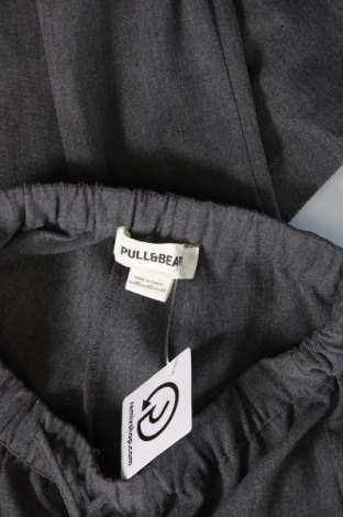 Дамски панталон Pull&Bear, Размер XS, Цвят Сив, Цена 31,74 лв.