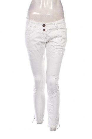 Γυναικείο παντελόνι Q/S by S.Oliver, Μέγεθος M, Χρώμα Λευκό, Τιμή 10,14 €