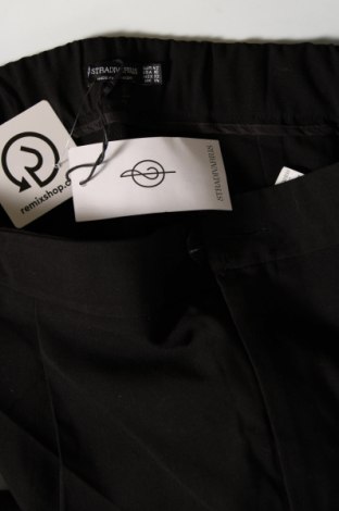 Damenhose Stradivarius, Größe L, Farbe Schwarz, Preis 11,20 €