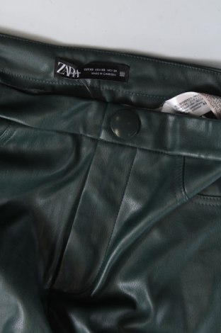 Pantaloni de femei Zara, Mărime XS, Culoare Verde, Preț 23,09 Lei