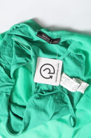 Γυναικείο αμάνικο μπλουζάκι Bershka, Μέγεθος S, Χρώμα Πράσινο, Τιμή 2,01 €