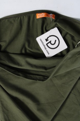 Γυναικείο αμάνικο μπλουζάκι Bershka, Μέγεθος M, Χρώμα Πράσινο, Τιμή 2,01 €