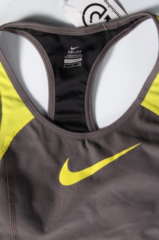 Top sport de damă. Nike, Mărime S, Culoare Verde, Preț 111,84 Lei