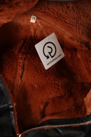 Γυναικείο δερμάτινο μπουφάν, Μέγεθος XXL, Χρώμα Μαύρο, Τιμή 27,28 €