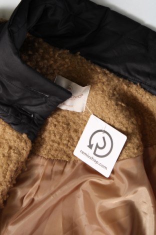 Дамско палто Rinascimento, Размер L, Цвят Бежов, Цена 88,80 лв.