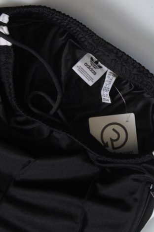 Pantaloni trening de femei Adidas Originals, Mărime XXS, Culoare Negru, Preț 152,96 Lei