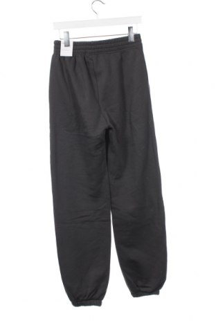 Pantaloni trening de femei Nike, Mărime S, Culoare Gri, Preț 152,96 Lei