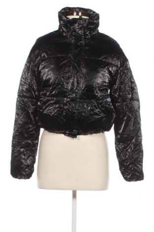 Дамско яке Pull&Bear, Размер XS, Цвят Черен, Цена 37,70 лв.