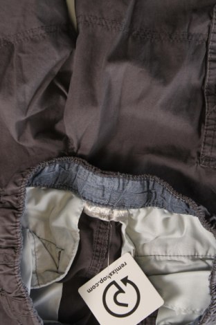 Kinder Shorts, Größe 10-11y/ 146-152 cm, Farbe Grau, Preis 4,08 €