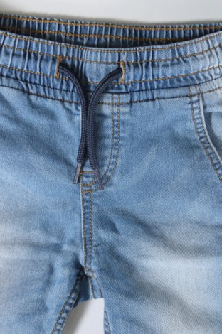 Pantaloni scurți pentru copii, Mărime 6-7y/ 122-128 cm, Culoare Albastru, Preț 41,44 Lei