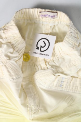 Pantaloni scurți pentru copii Newness, Mărime 3-4y/ 104-110 cm, Culoare Galben, Preț 21,43 Lei