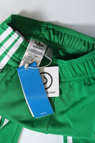 Pantaloni de trening, pentru copii Adidas Originals, Mărime 5-6y/ 116-122 cm, Culoare Verde, Preț 128,95 Lei