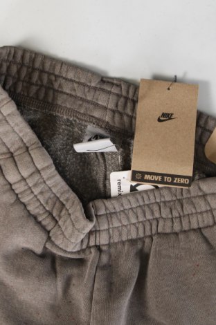 Dětské tepláky Nike, Velikost 8-9y/ 134-140 cm, Barva Šedá, Cena  573,00 Kč